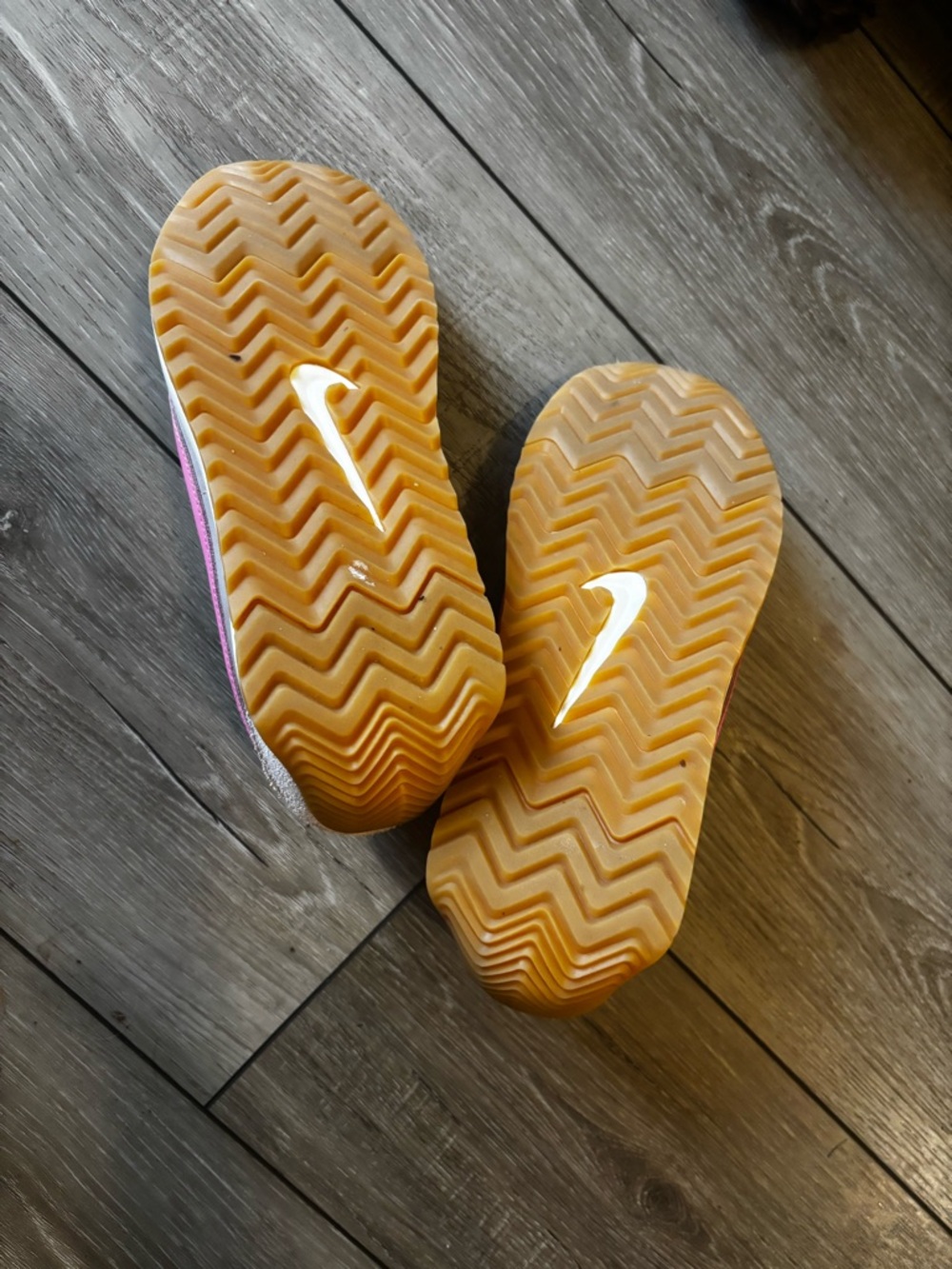Nike Women's Light Gray and Pink Retro Runner Sneakers - Picture 6 of 8